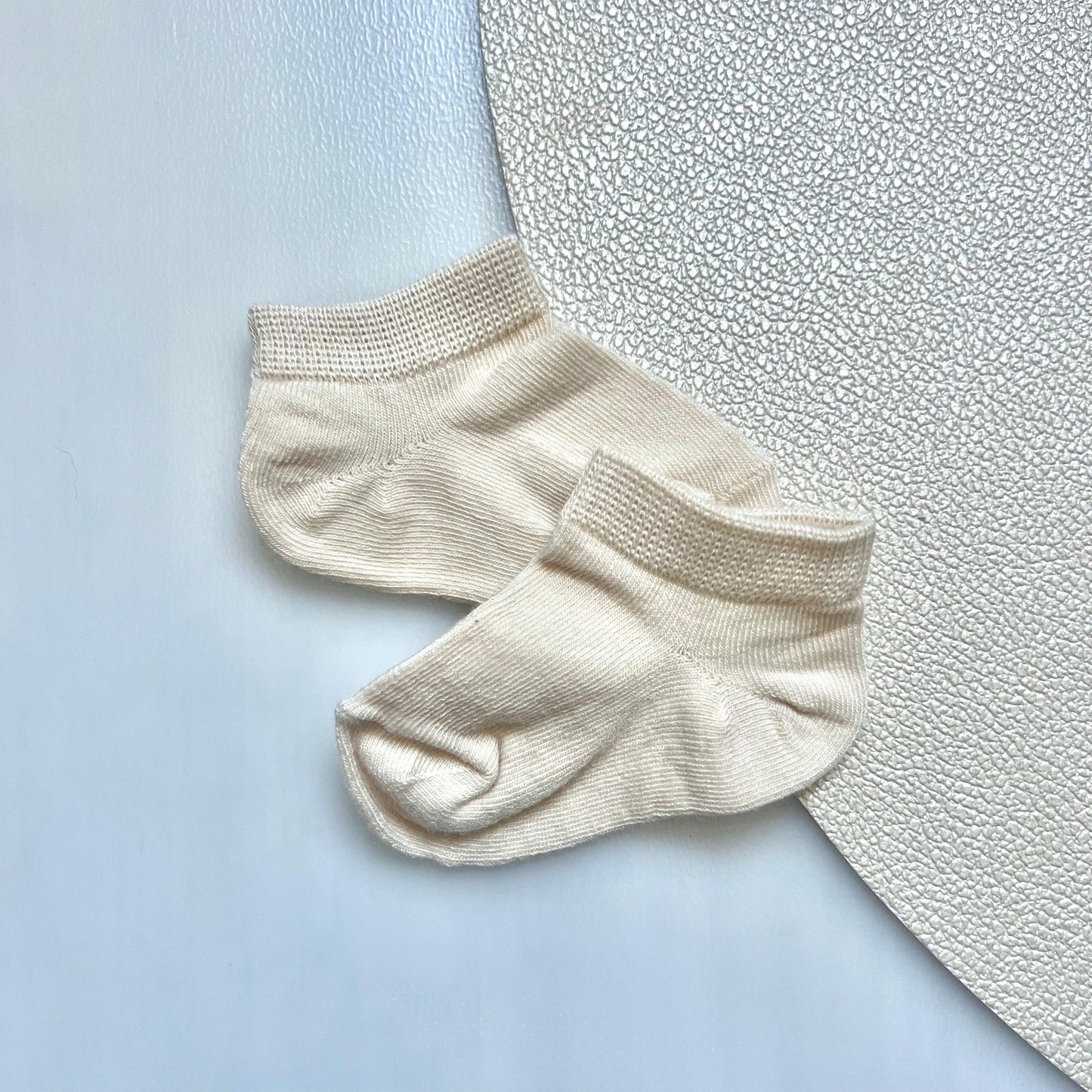 Chaussettes bébé - Blanc/Beige - Brodée lettres arabes